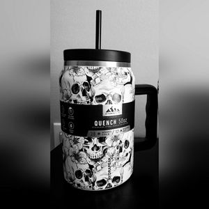 Super cute Halloween Skull flowers Hydrapeak 50oz quencher..